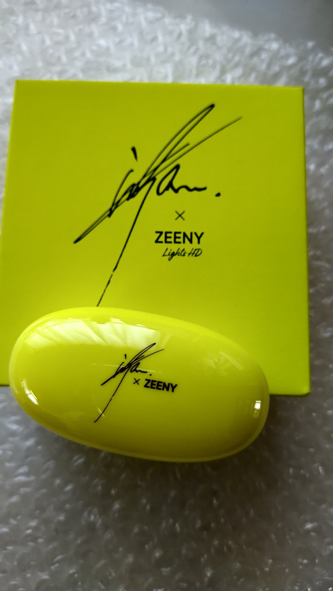 イエロー Zeeny Lights HD x 谷山紀章 オリジナルコラボレーション
