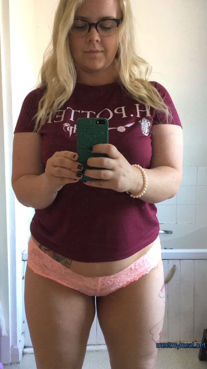 BabeHistoric's tweet photo. Damn  🔥🔥  busty and nerd whore having some sexy action 💕 ;) 🍑

#fuck #fingering #bustynerdygirls #bustynerd https://t.co/0ZDlURrJhU