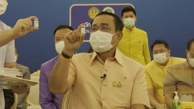 Премьер Министр Таиланда привился вакциной Astra Zeneca