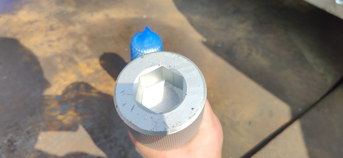 ZhejiangYongan's tweet image. We use high strength ultra anti-corrution plated bolt as default for #HydraulicPileDriver
#PileHammer #PilingHammer