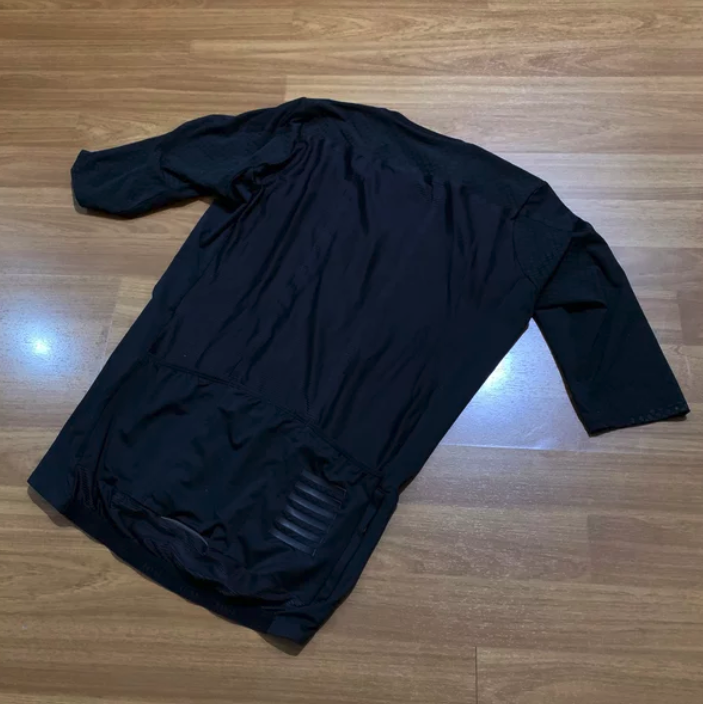 rizkymnr's tweet photo. WTS Rapha pro team aero size L. Very good condition. 2.175K nego. Jaksel. 08119825491 #fnfjb https://t.co/chEpjbRW3J