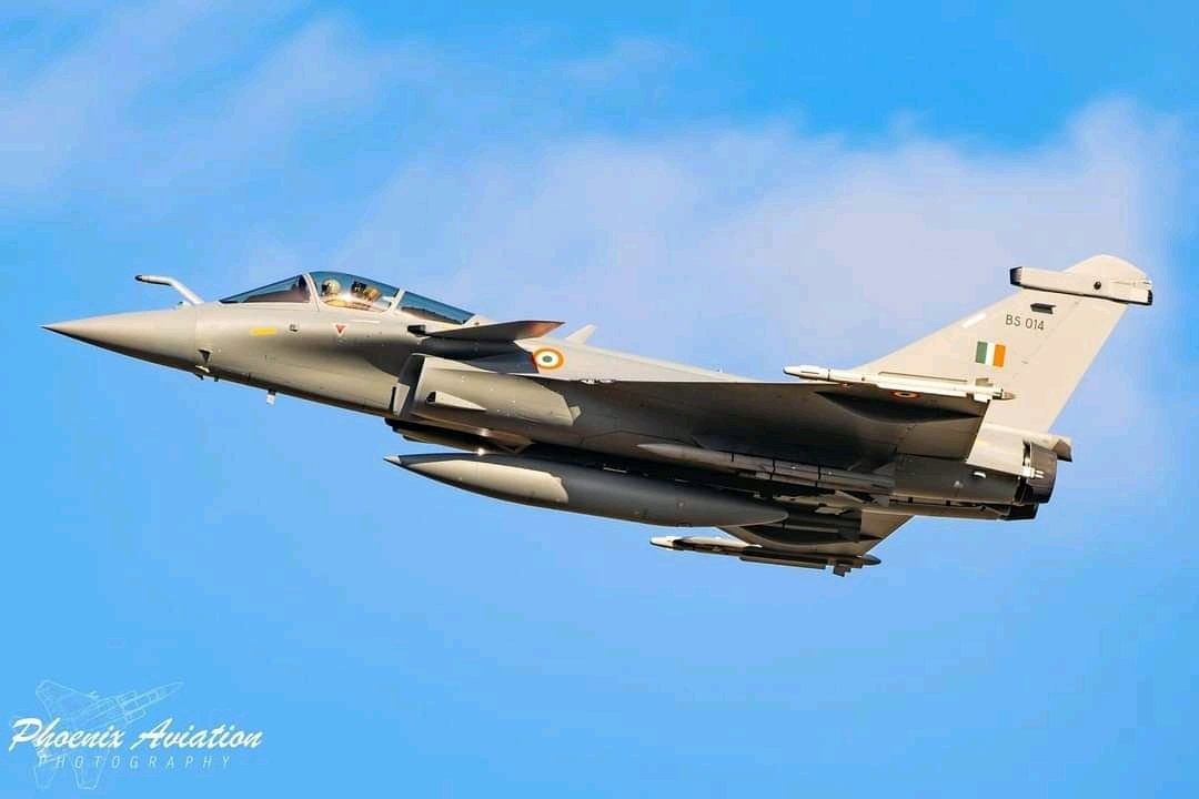 CadetsDefence's tweet photo. Indian Airforce Rafale BS 014 spotted with Mica and Meteor BVR AAM ;_;
#cadetsdefenceacademy #sanjeevthakursir #sanjeevthakur #bestcoaching #defenceinstitute #online #nda #cds #afcat #mns #upsc #youtube #rafale #missile https://t.co/j9tP3SViCM