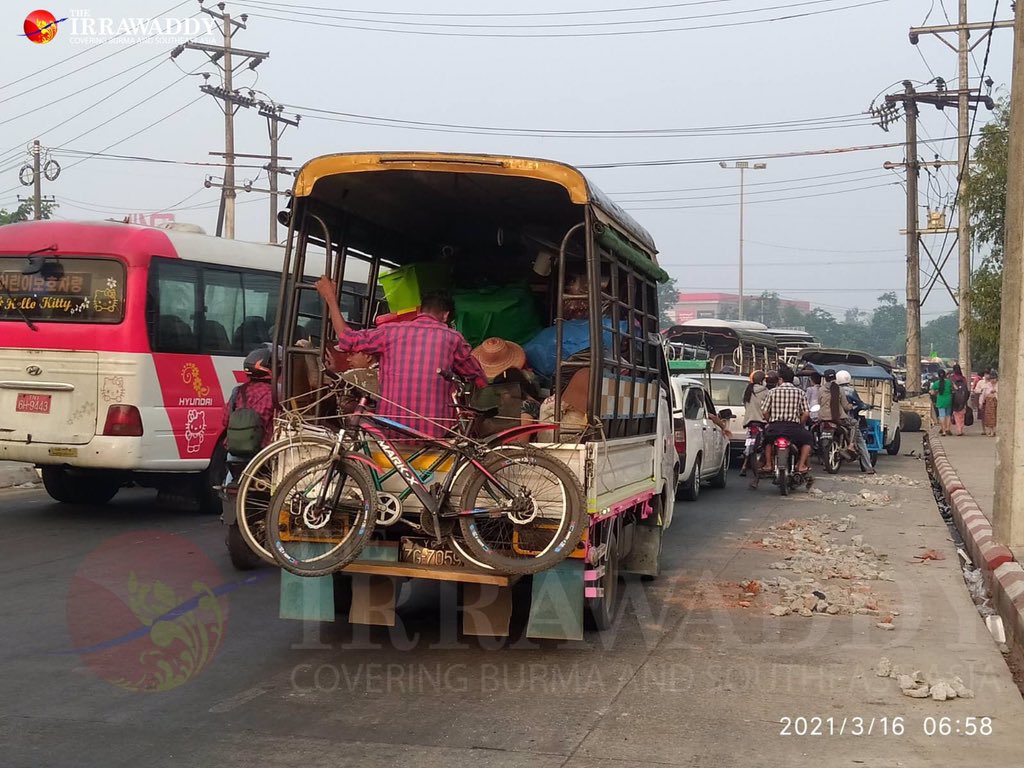 itsnongmay's tweet photo. Migrant workers are leaving Hlaing  Thar Yar since the military declared Martial Law in Hlaing Thar Yar township,Yangon,Myanmar. #WhatsHappeningInMyanmar https://t.co/KvQE3iCMMv