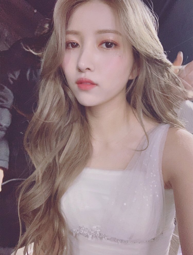 fxsowish's tweet photo. * 🗝️ ᥲnᥱko's 𓈀 plᥲчlıst ˖ #⃝updᥲtᥱ ♡̶ !
Ꮺ . #chaptertwo_red ✰ #TeamLikeThat ♪
Es de noche lo que significa descansar y actualizar mi lista con una rola de esta diosa @rvse_nezuko que tengo en bucle, denle amor buddy. 🤩 https://t.co/rwcLzZ5RCl