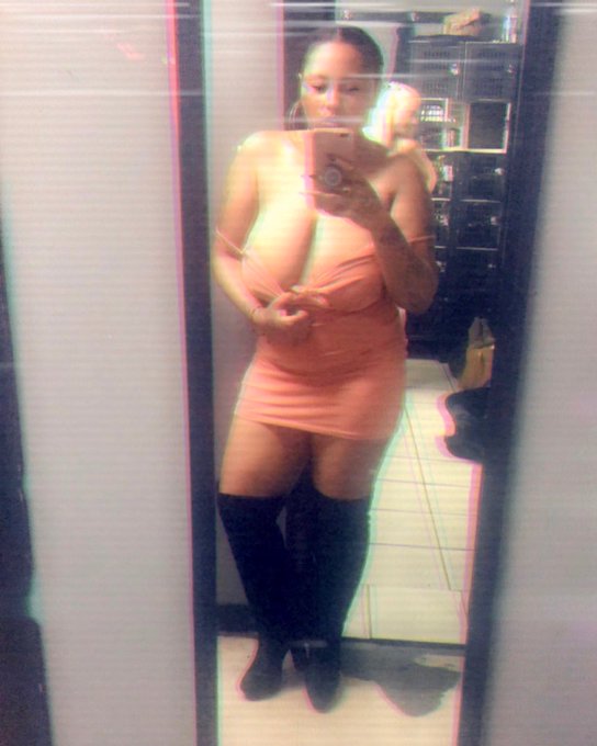 Beautiful Nightmare 🌚
Good girls go to hell; bad girls go everywhere 🥳
Happy Milf Monday 🤰🏽

Click the