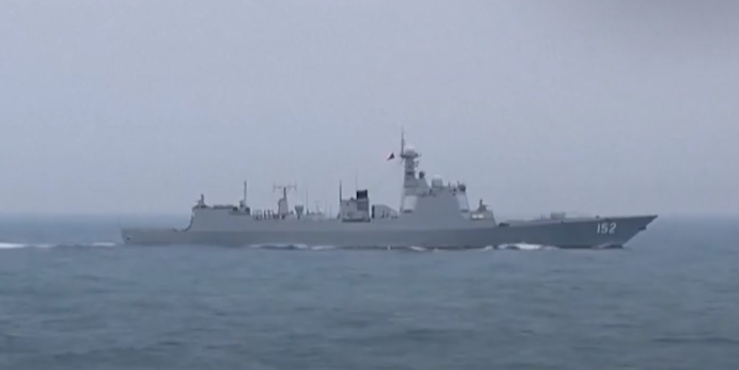 Ah! Just as soon as I had presumed a pattern, a deviation!Stills from a  @CGTNOfficial video of a live-fire exercise March 14th involving Type 052C DDG Jinan (152) & Type 054A FFG Changzhou (549) from East Sea Fleet & at least one other surface combatant. Essentially a PLAN SAG.