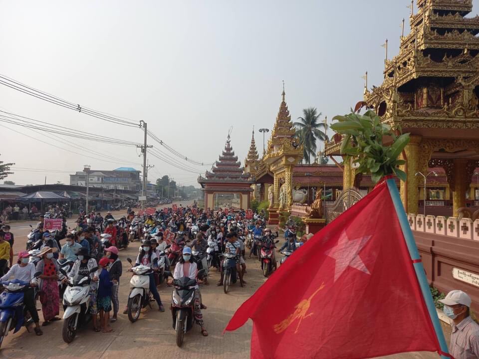 Today protesting in Dawei-Myeik Road.
NEWS SUPPRESSION

#WhatsHappeningInMyanmar 
#Mar16Coup