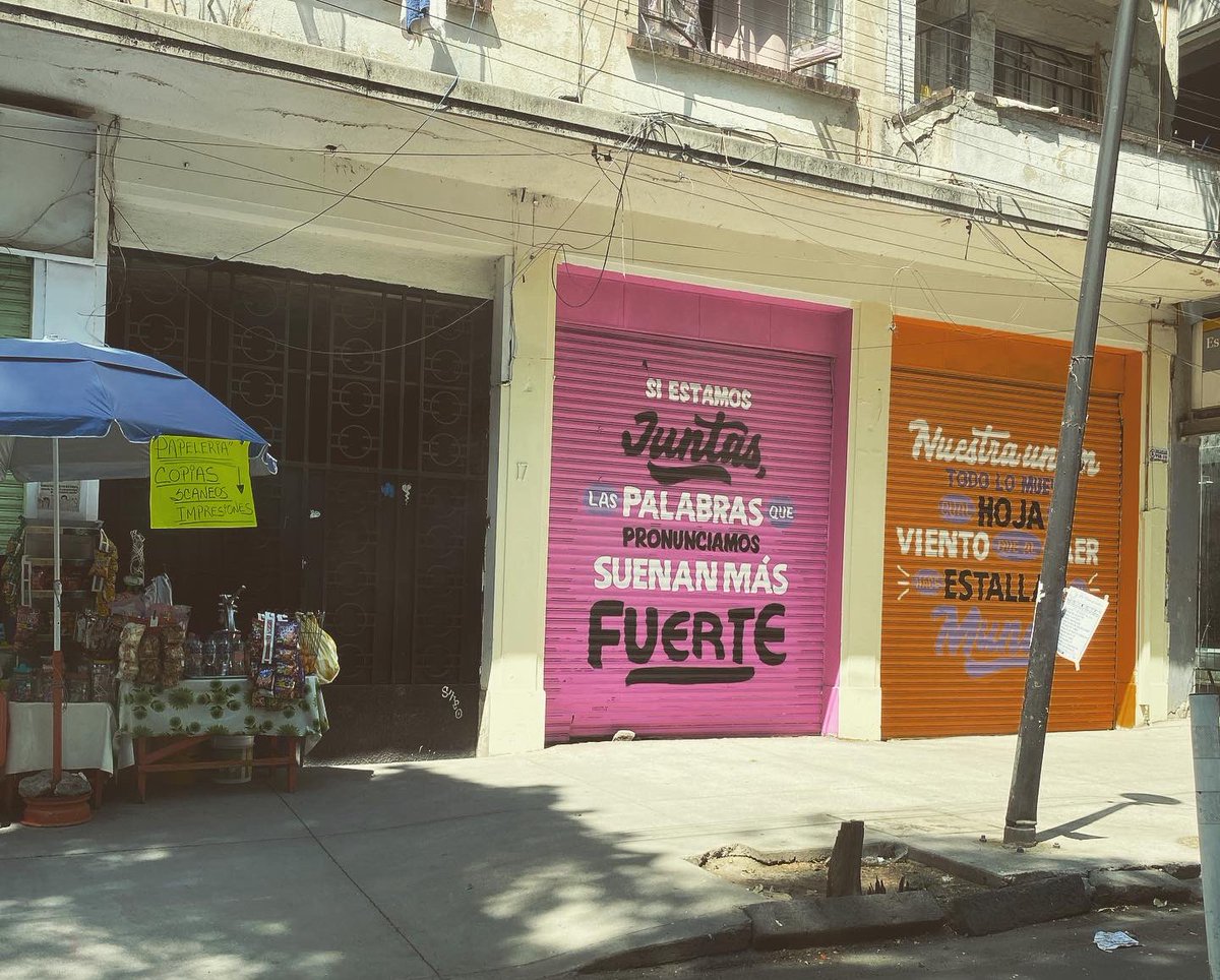 Hay unos versos míos en Álvaro Obregón 175, en la Colonia Roma. Mis palabras son un grito que ahora suena más fuerte gracias a <a href="/alinakiliwa/">Alina Kiliwa</a> y a <a href="/Enriquetarias/">Enriqueta Arias</a> 

También gracias a #nikevozhermana 🤍