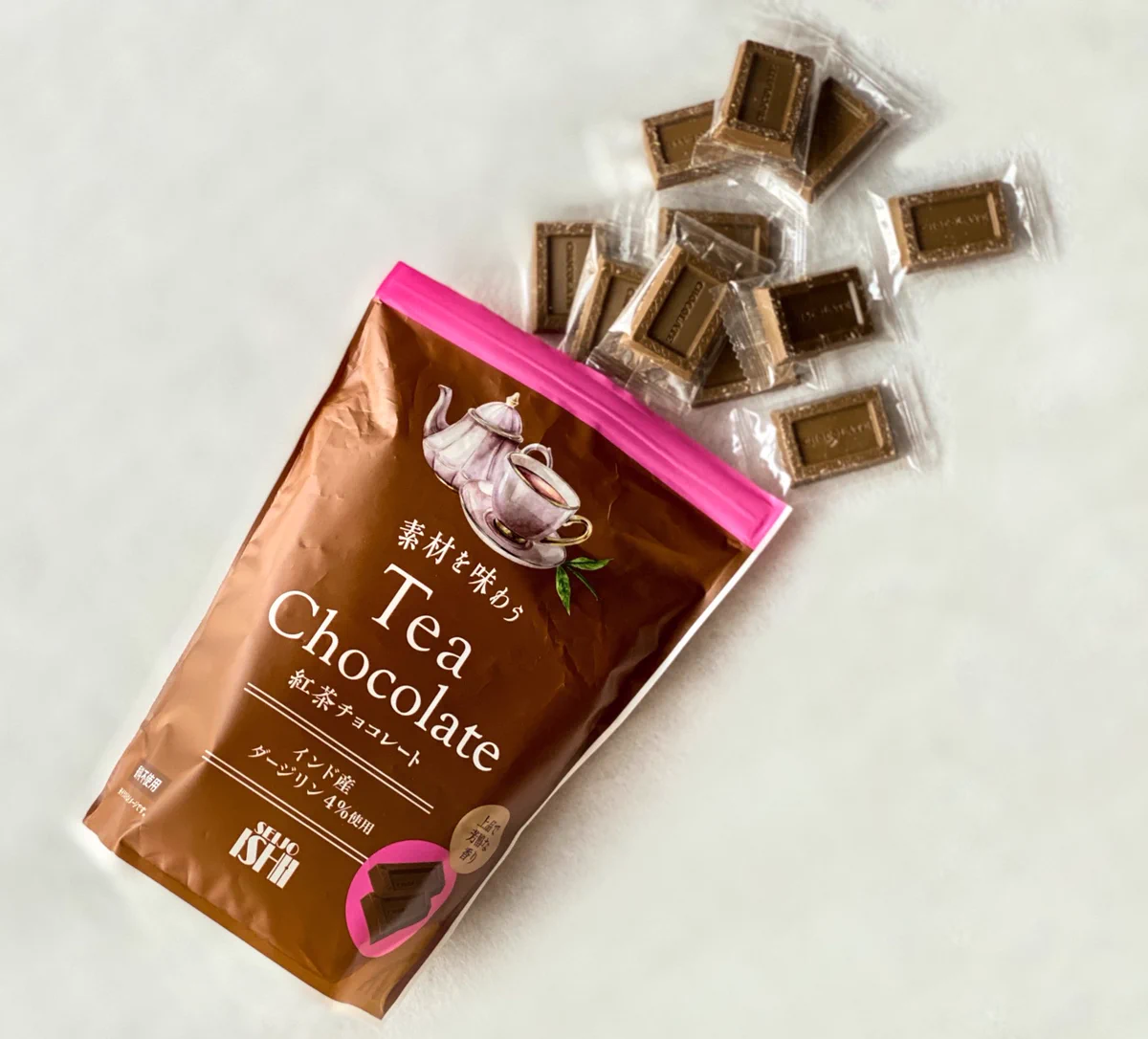 成城石井の紅茶チョコが最高！本格的なダージリンが使用されていてまさに食べる紅茶と言われるほど美味しい！！