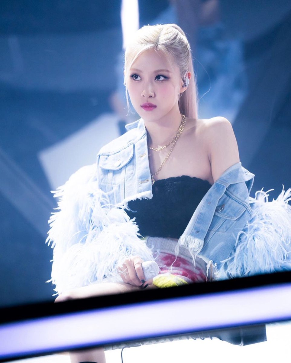 JennieK94956637's tweet photo. Serius nanya ini lagu Gone mv nya mana ya sampe skrg blm keluar🤧 

#Rosesoloiscoming 
#ROSE
#BLACKPINK https://t.co/Y4SM8QbyFC