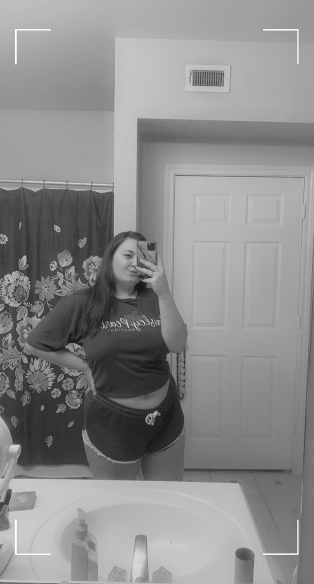 malaney_shrum's tweet photo. Goodnight Twitter (: https://t.co/LsSbyKT8UK