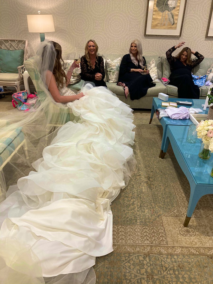 mlambrou88's tweet photo. Best day ever!!! #LevYouMo #IDO #WeddingCeremony #LoveStory #husbandandwife #happilyeverafter https://t.co/a0IrsV5NgW