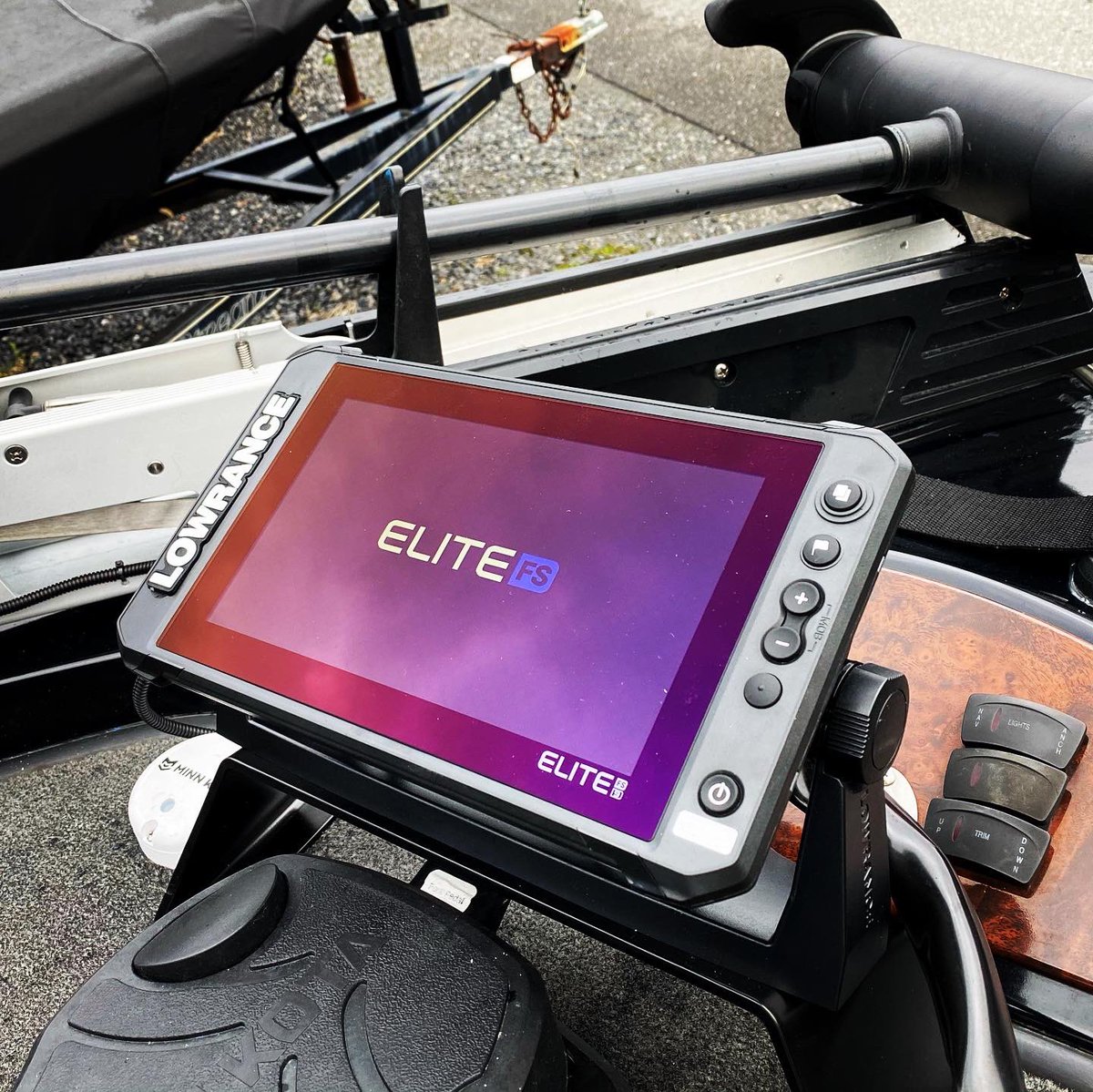 kohoku_k's tweet image. レンジャー165VSに前後Elite FS9をインストール。
時折降る雨に翻弄されながらの作業でした。
やっぱりFSはバスボートでも9インチGPS魚探システムの新たなスタンダードになりますね。
#hdslive #elitefs #activetarget #livesonar #activeimaging #3in1 #lowrance #lowrancefishing #rangerboats