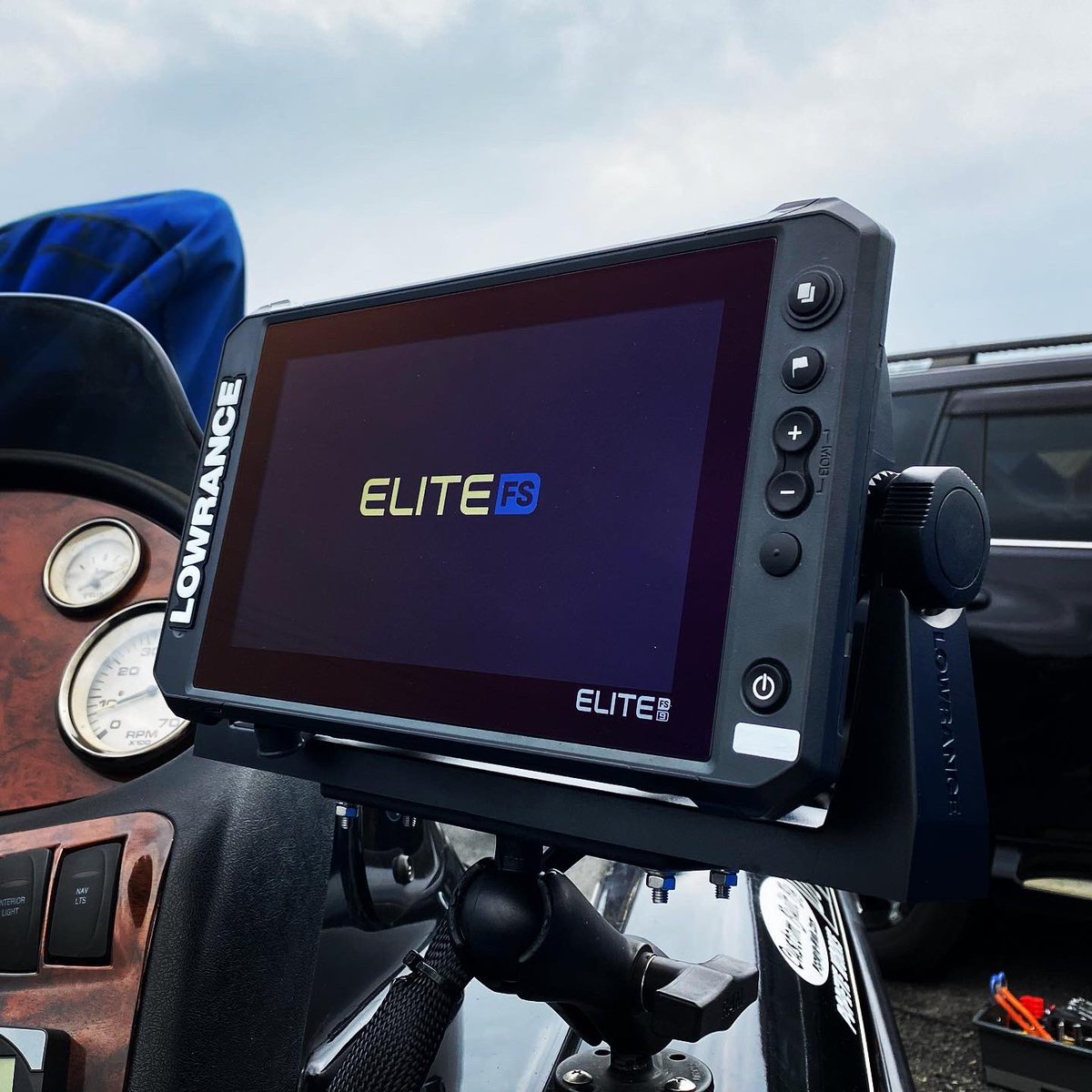 kohoku_k's tweet image. レンジャー165VSに前後Elite FS9をインストール。
時折降る雨に翻弄されながらの作業でした。
やっぱりFSはバスボートでも9インチGPS魚探システムの新たなスタンダードになりますね。
#hdslive #elitefs #activetarget #livesonar #activeimaging #3in1 #lowrance #lowrancefishing #rangerboats