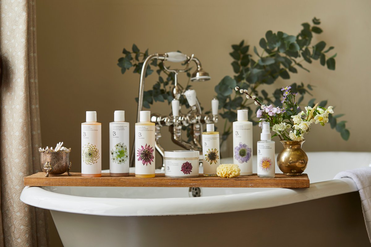 Say hello to Bramley: a natural range of bath and body products. 🛁
Made in the British countryside, Bramley products are inspired by the beauty and therapeutic properties of plants, using ingredients such as apple seed oil > bit.ly/3czMT3S