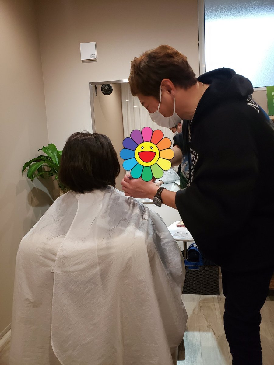 kibo3052319's tweet image. ママ友から始まった友達先日抗がん剤治療が始ま
って髪の毛が抜ける前に購入しときたい願い。
き～ぼぅ職場の紹介で一緒に行って来たヨ😊
人毛で本人の希望を全力に聞いてくれ、お値段、ｱﾌﾀｰﾌｫﾛｰも親切✨友達も凄い喜んでくれてた
😊

2階にはカフェ有り。
#FORAC
#ウィッグ
#和漢ﾃｨｻﾞﾝﾇ