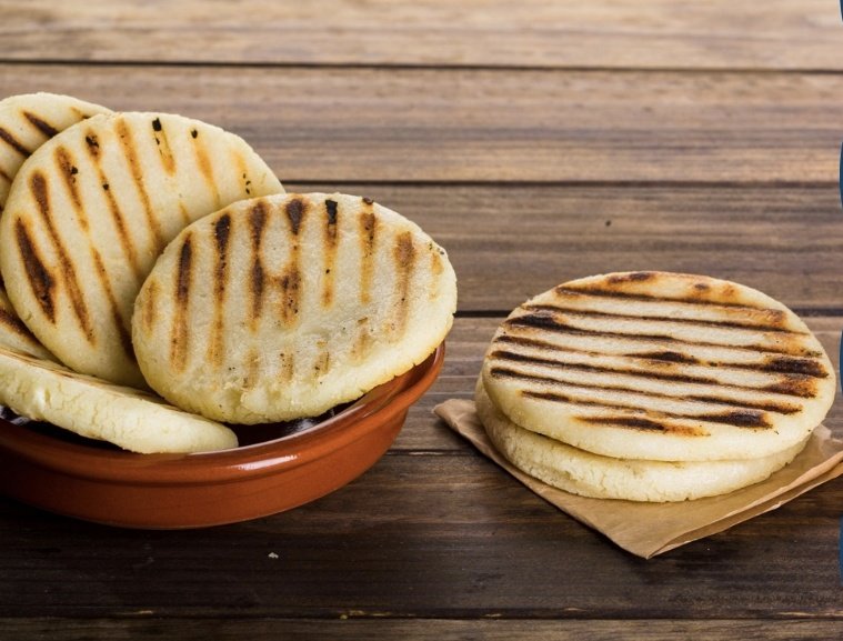 isaaczinguer's tweet photo. @Israel #Matzot o #Arepa ? https://t.co/B1sJldelF8