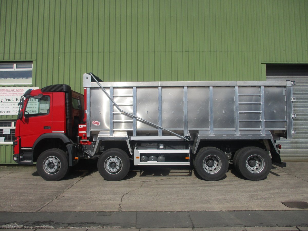 gtbltd's tweet photo. Aluminium ribbed bulker body which left us yesterday, built on @VolvoTrucksUK chassis supplied by @ThomasHardieUK , complete with @JOSTIntl Edbro front end ram and @transcover sheeting system. https://t.co/fmPBWGKaby