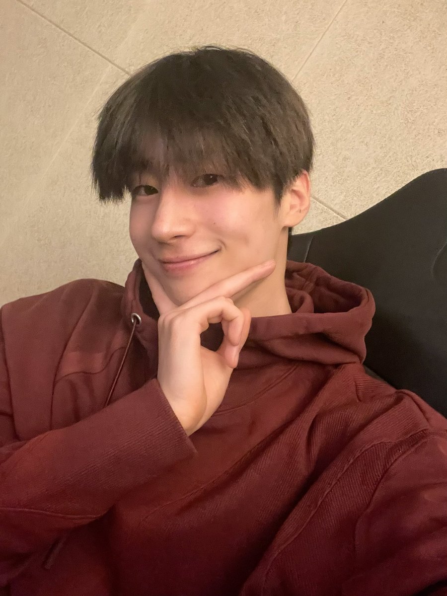 thinkinbu's tweet photo. Buenas noches, gente
 https://t.co/TOadZLvh5g