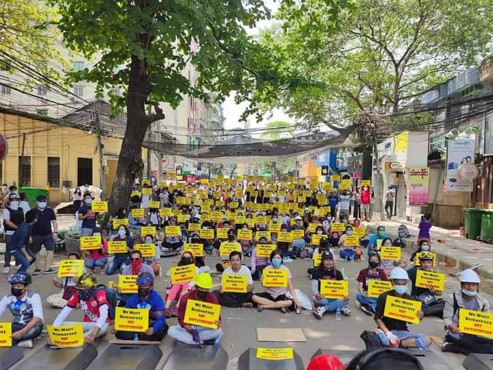 In SanChaung and Baho Street in Yangon, General Strikes hold the same banners and protest against the terrorists together.

NEWS SUPPRESSION

#WhatsHappeningInMyanmar 
#Mar16Coup