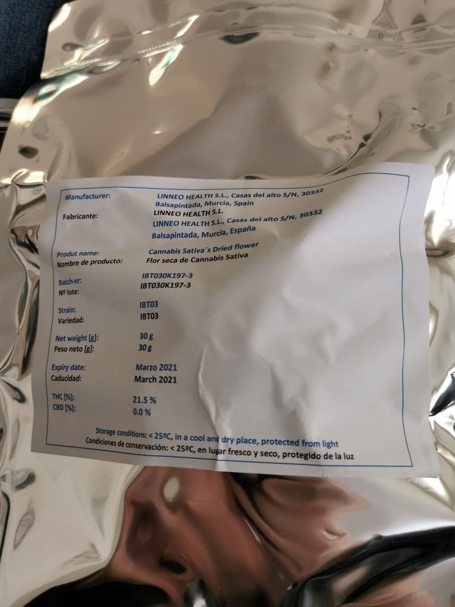 grow_shop's tweet photo. Una de las cuestiones más dolorosas sobre la regulación de la marihuana en España es que en realidad sí que está regulada, de manera que solo unas pocas multinacionales pueden cultivarla y distribuirla. Aquí puedes ver una de esas bolsas de #marihuanalegal en España. Abro hilo! https://t.co/u0KMaZjbL5