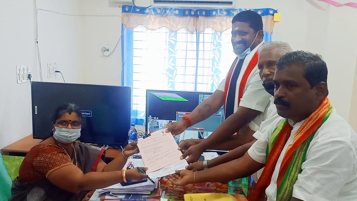 CKrishnamurali's tweet photo. இதயதெய்வம் #அம்மா அவர்களின் நல்லாசியுடன், மாண்புமிகு @CMOTamilNadu, மாண்புமிகு @OfficeOfOPS ஆகியோரின் ஆசியுடன், கடையநல்லூர் தொகுதி மக்களின் பேராதரவுடன் இன்று கடையநல்லூர் தொகுதியில் போட்டியிட வேட்புமனுவினை தாக்கல் செய்தேன். #AIADMKFOR2021  #EPSFORCM

@satyenaiadmk @AIADMKOfficial https://t.co/e7b9mlCPXg