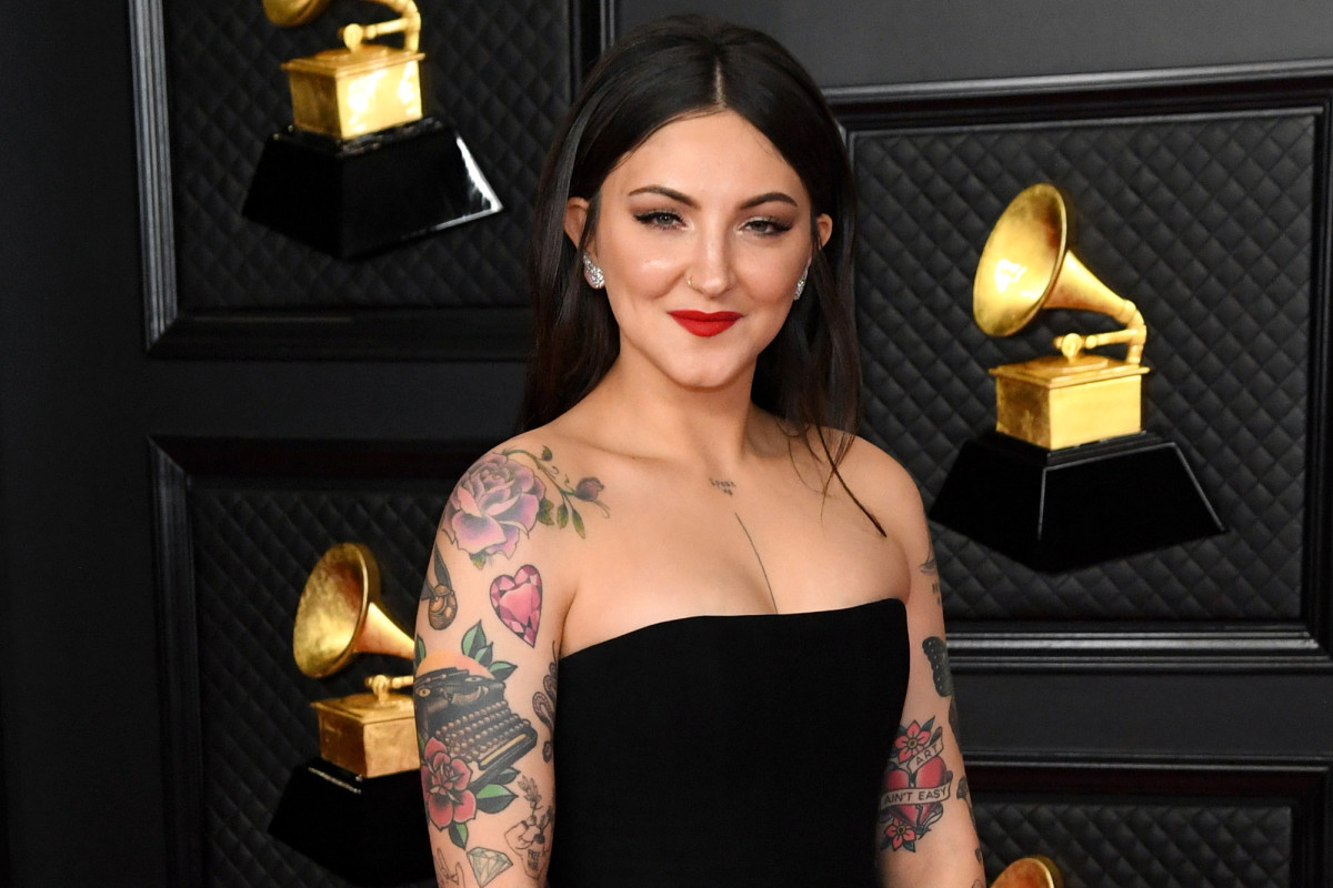 Julia Michaels shows off armpit hair on 2021 Grammys red carpet