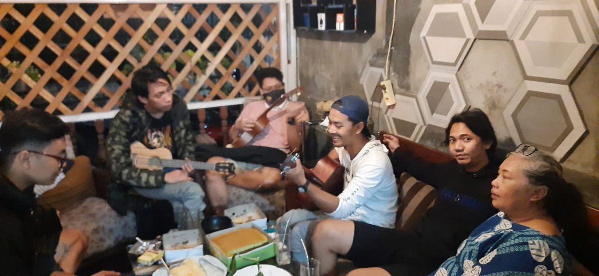 yugaanggana's tweet photo. Hanya bersama mereka, aink bisa menjadi diri sendiri, unjank anjink sangeunahna. Bandung, 10 Maret 2021. https://t.co/A9z3F7lB3g