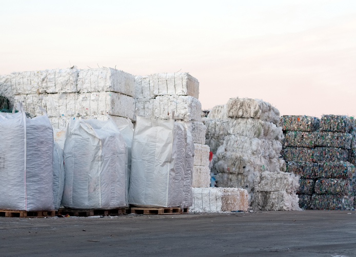 Can plastic waste improve our roads? @rmit &amp; <a href="/utwenteEN/">University of Twente (inactive)</a>
researchers have studied how plastic packaging destined for landfill can be reclaimed &amp; turned into something useful – a material for asphalt road pavements 1/6 👇
 
➡️ ow.ly/tzN750DZVyF 
<a href="/santosjmo88/">João Santos</a> <a href="/ResearchRMIT/">RMIT Research</a>