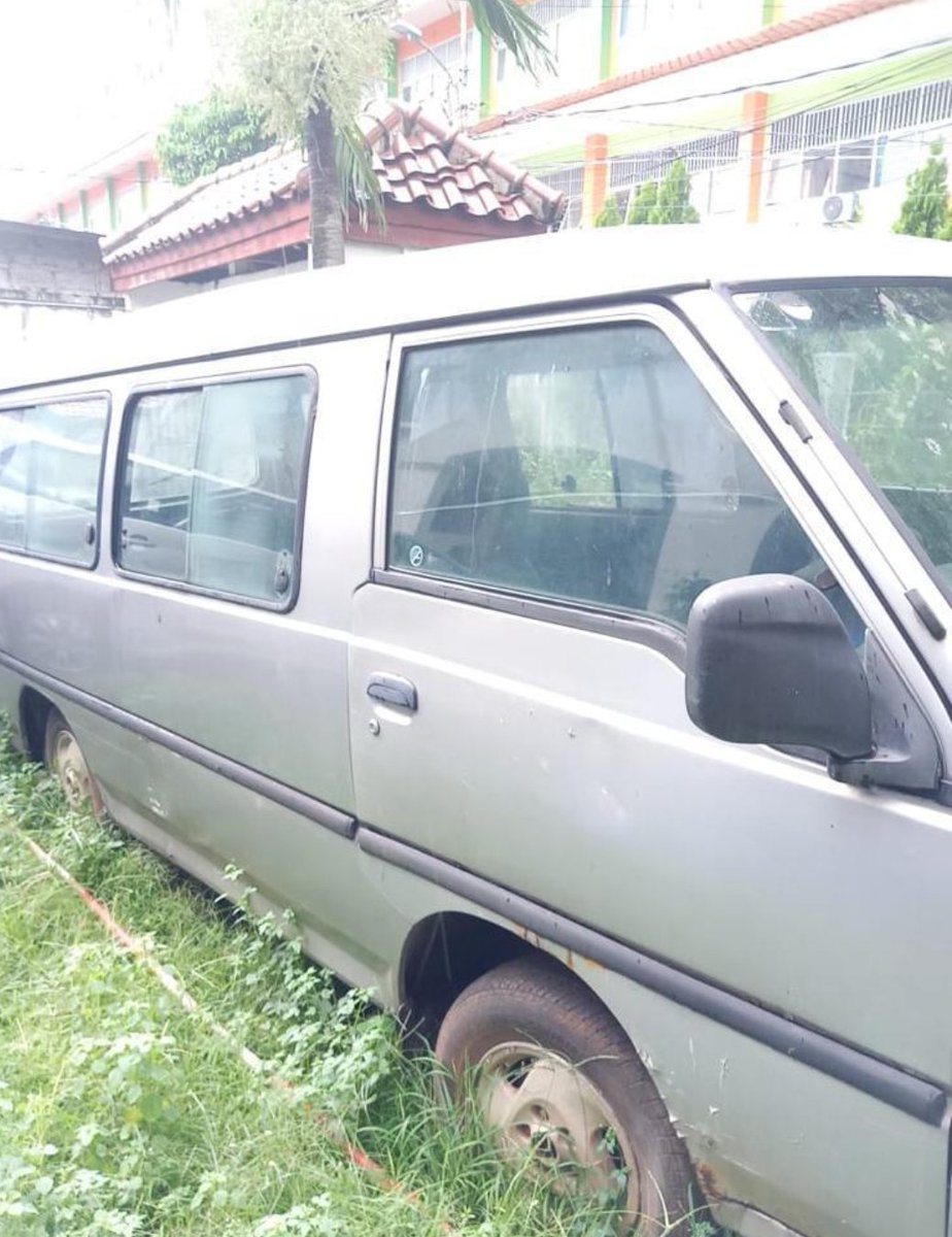 Alhamdulillah dapat Hibah Mobil ini ..tinggal rapihin kaki kakinya ..Lampu dll.
Mobil ini rencananya kita jadikan Ambulan Gratis ..
Selalu ada kemudahan 🙏