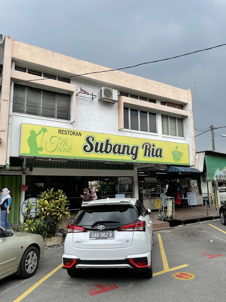 Port lunch favourite aku sekarang. Yong tau fu dia memang padu. Fishcake goreng dia memang menangis beb makan, sedap sangat. Kuey teow goreng dia pun 👍🏻