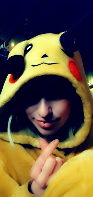 #Pikachu  #KiraFawkes #FingerHeart https://t.co/aTXGeoH02F<a href="/tag/pikachu"class="tags">#Pikachu</a><a href="/tag/kirafawkes"class="tags">#KiraFawkes</a><a href="/tag/fingerheart"class="tags">#FingerHeart</a>