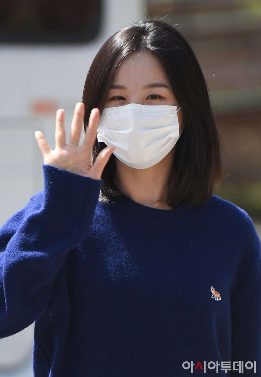 exidglobal_'s tweet image. [210316] Solji on her way to #Eunji's Gayo Plaza Radio 

#EXID #이엑스아이디 #Solji #솔지 
@EXIDofficial @Solji__Official