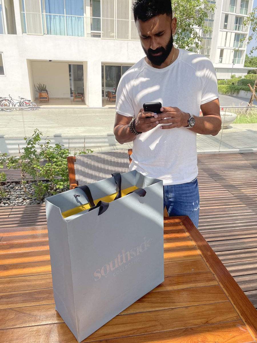 yomi2105's tweet photo. Unboxing my fav #Numans from Southside collective by #dapperda @OsmanARazak.
#scarletnumans #Mensluxuryloafers #Gosouth #southsider #stylishcomfartably #dapperda https://t.co/mmfAdF9Be0