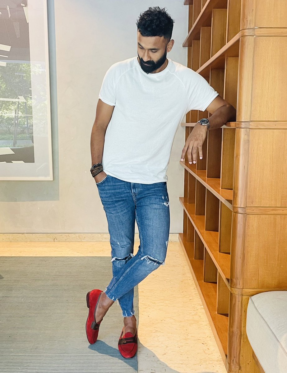 yomi2105's tweet photo. Unboxing my fav #Numans from Southside collective by #dapperda @OsmanARazak.
#scarletnumans #Mensluxuryloafers #Gosouth #southsider #stylishcomfartably #dapperda https://t.co/mmfAdF9Be0