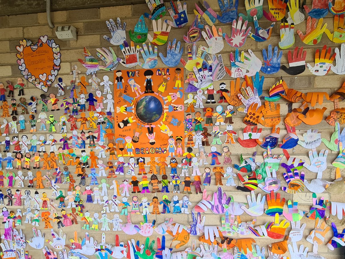 RachelMareeOTo1's tweet photo. Harmony Day ready #SRPS 🧡💛💚 https://t.co/ECivAxEiDc