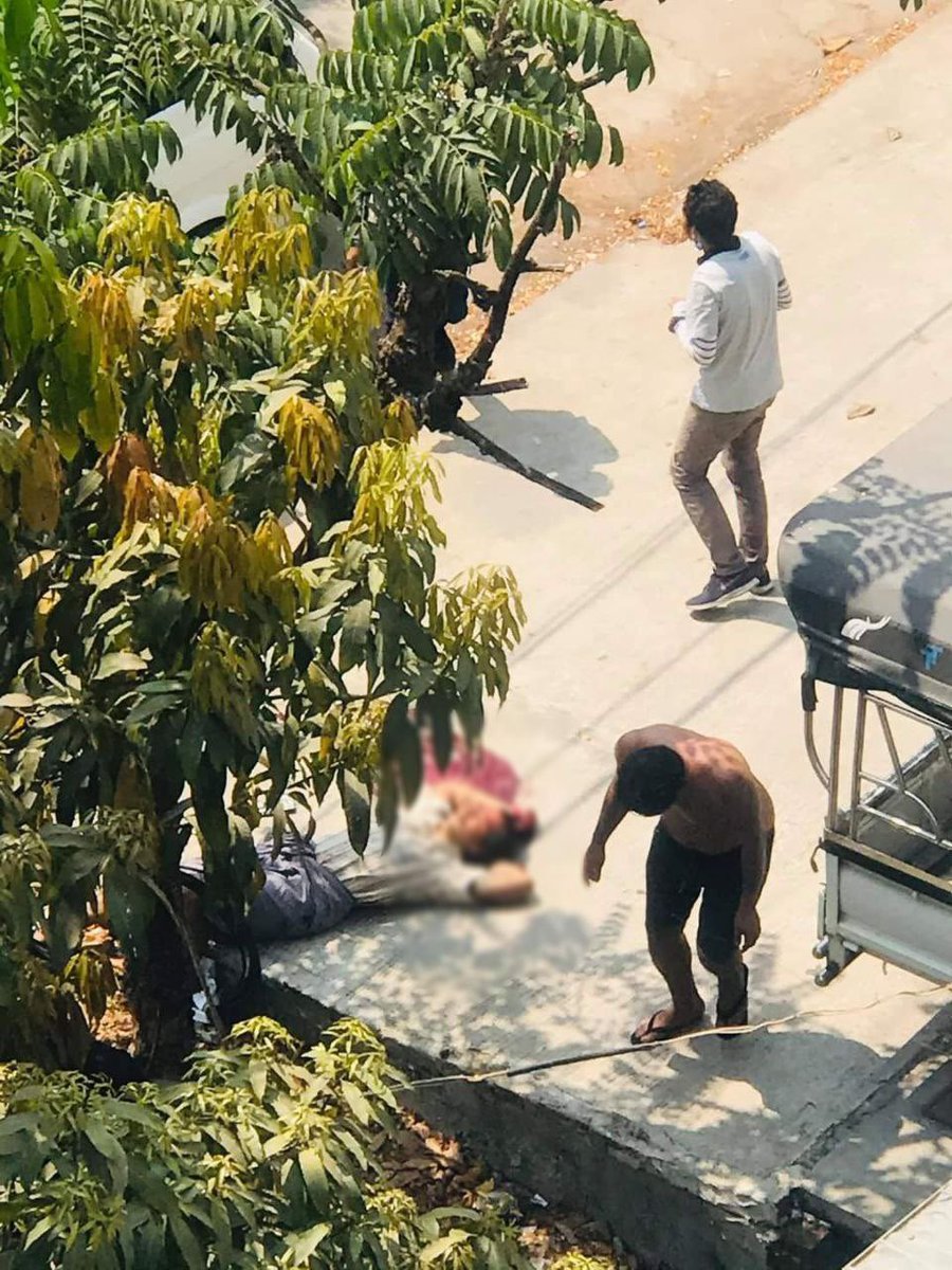 mashwemoe2021's tweet photo. Tw//blood 
16 Mar'21 around 10:50 MST.
South Dagon YCDC Road near Thit Sine Gwae.
The juntas headshot to a passerby and he's still alive but in critical condition (according to locals)
#whatsHappeningInMyanmar #Mar16Coup https://t.co/VXOlMsFj6W