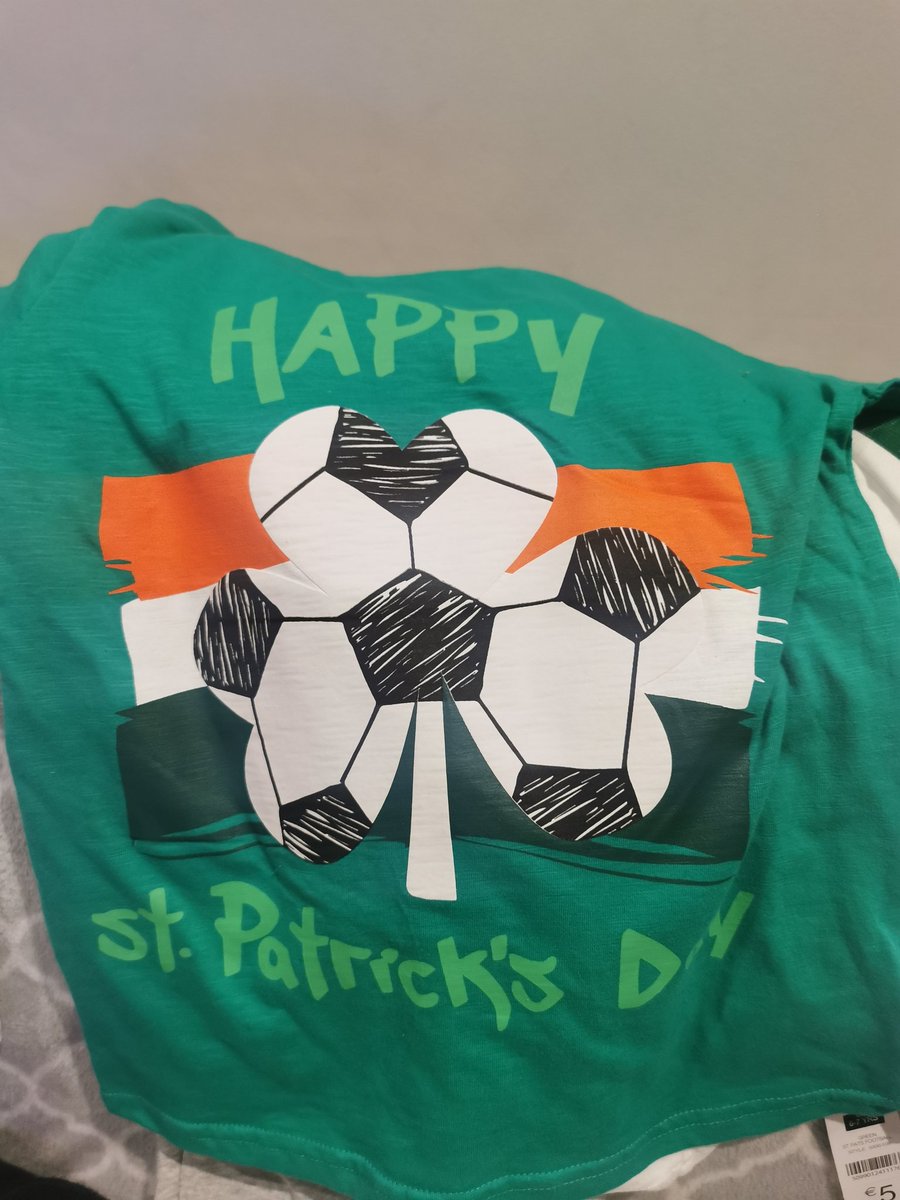 lucy1978's tweet photo. @dunnesstores bought this tshirt in one of your stores 3 weeks ago, only noticed the flag last night 🙄 🤣 #StPatricksDay #PaddysDay #dunnesstores #ireland #india https://t.co/0p6H56NZex