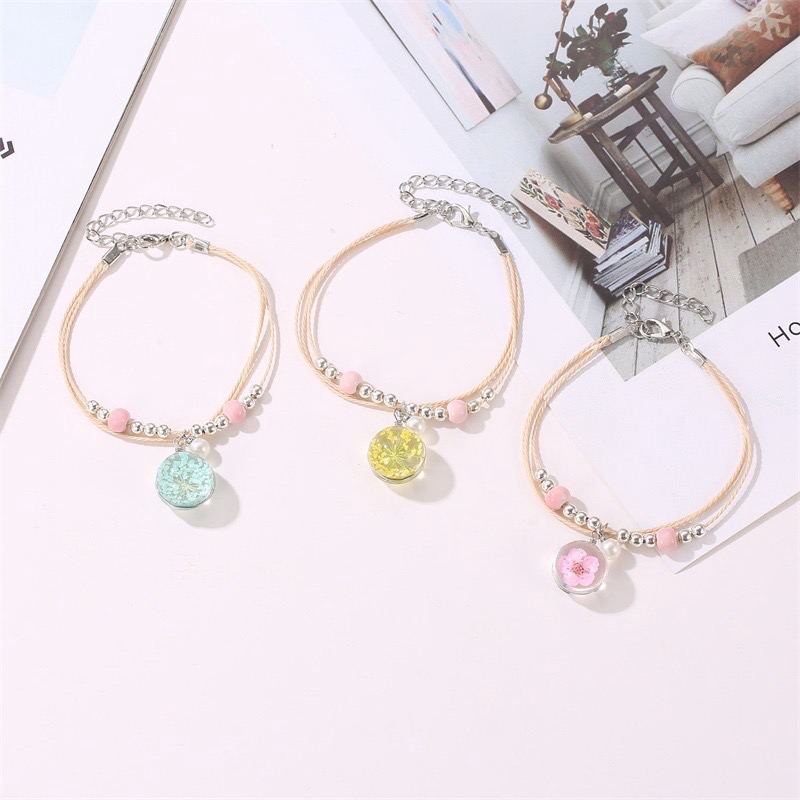 Accessories to be pretty  Bracelet1 for RM23 free postage Semenanjung Buy 2 and more will get discountAdd box : RM4 Material : Copper