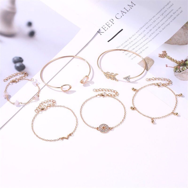 Accessories to be pretty  Bracelet1 for RM23 free postage Semenanjung Buy 2 and more will get discountAdd box : RM4 Material : Copper
