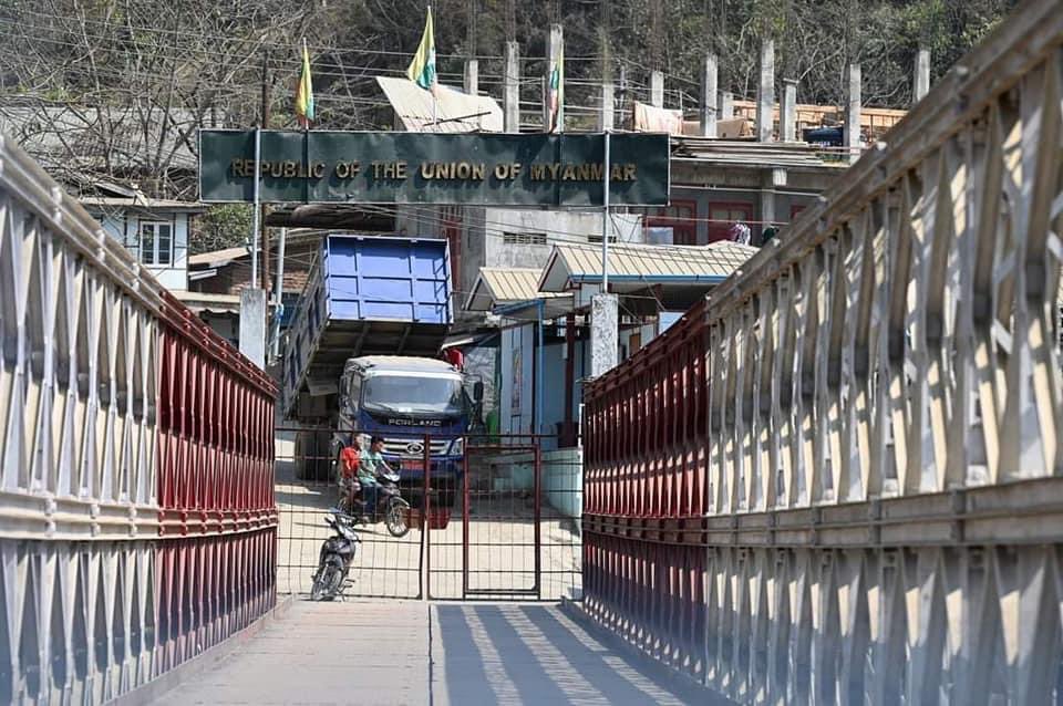 More than 400 police and firefighters have fled to India.
 Hundreds of people are coming into  India, Mizoram state which is connected to Myanmar.
NEWS SUPPRESSION
#bbcburmese
#WhatsHappeningInMyanmar
#Mar16Coup