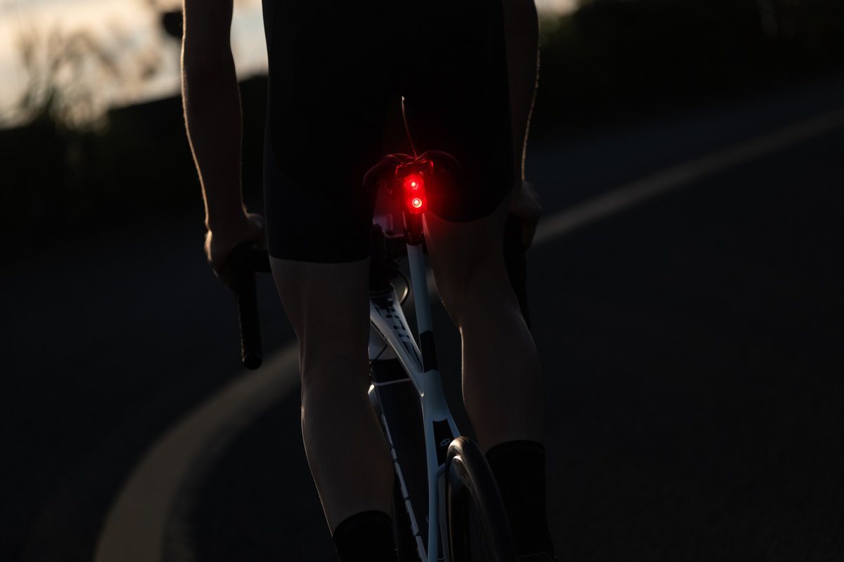 The Recon TL200 has a compact design, an integrated power indicator and fully waterproof. Additionally, the smart light sensor can auto adjust the light output, day or night, to ensure you can be seen all the time. Some might say, a perfect package.

giant-bicycles.com/gb/recon-tl-20…