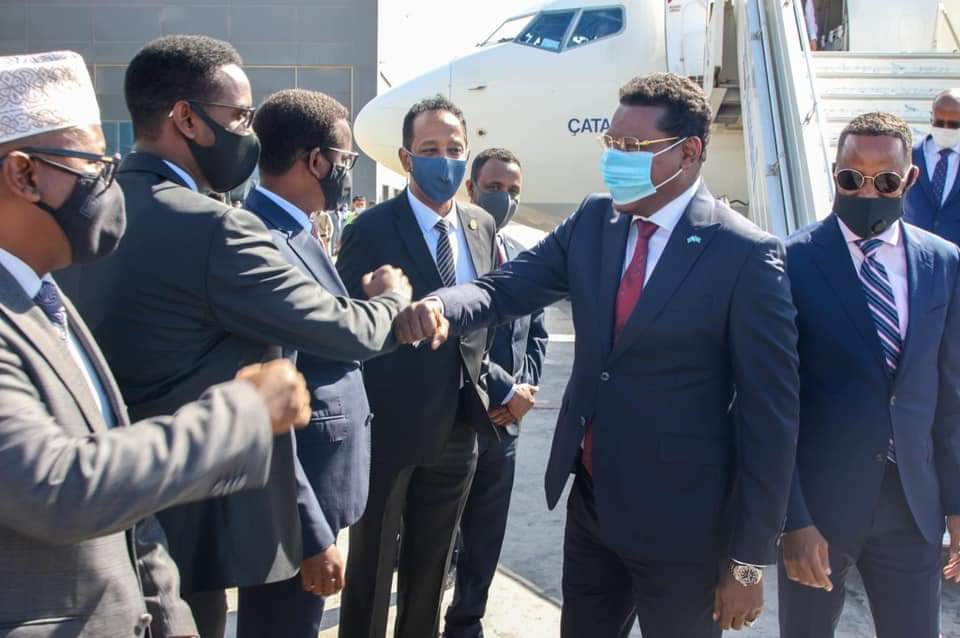 dhuubane2005's tweet photo. Madaxweynaha Dowlad Goboleedka Galmudug Mudane Axmed Cabdi Kaariye oo maalmihii lasoo dhaafay safar shaqo ku joogay wadanka Turkiga ayaa  soo gaaray magaalada Muqdisho. https://t.co/ICLROyGTuM