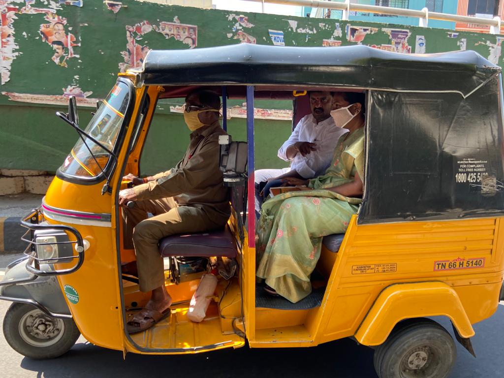 Yuvaraj_pa's tweet photo. ஆடி காரில் வரும் நடிகரா?

ஆட்டோவில் வரும் நம்ம அக்காவா?

சிந்தித்து வாக்களிப்பீர் 'தாமரை'க்கு

#Vanathi4KovaiSouth #BJP4Kovaisouth #NDA4TN 

@VanathiBJP @ikamalhaasan https://t.co/pB6xIQP8IX