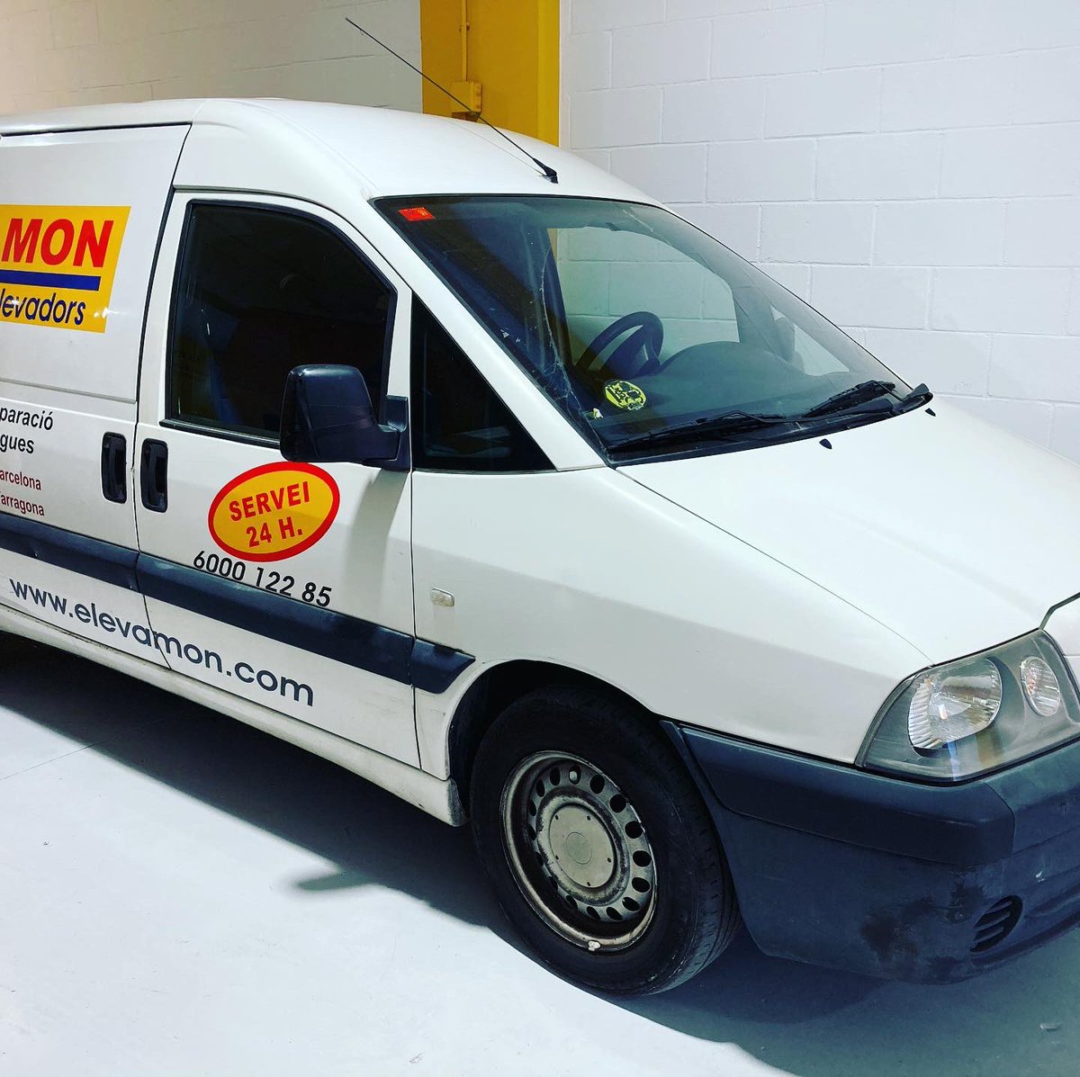 elevamon_of's tweet image. Para seguir avanzando hacia el futuro no hay que olvidarse de los inicios. 
En Elevamon seguimos trabajando siempre con las ganas y la ilusión del primer día. Si quieres llámanos y compruebalo tú misma/o 😁🤗