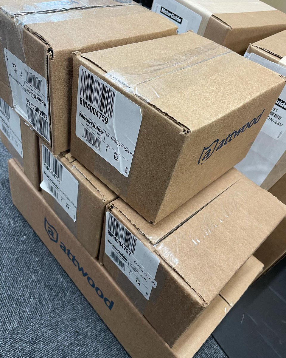 motorguide_jp's tweet photo. TOURパーツ便入荷！
進化したNEW TOURもう体験していただけましたか？！
TOURPROも発売に向け、アフターパーツがどんどん入荷しています。
メインギア、基盤、ケーブルなどなど！
万が一に備えアフターサービスを強化しています。
＊コロナ禍で一部パーツ入荷に遅れが出ています。ご迷惑お掛けします。 https://t.co/XTNhto34Zi