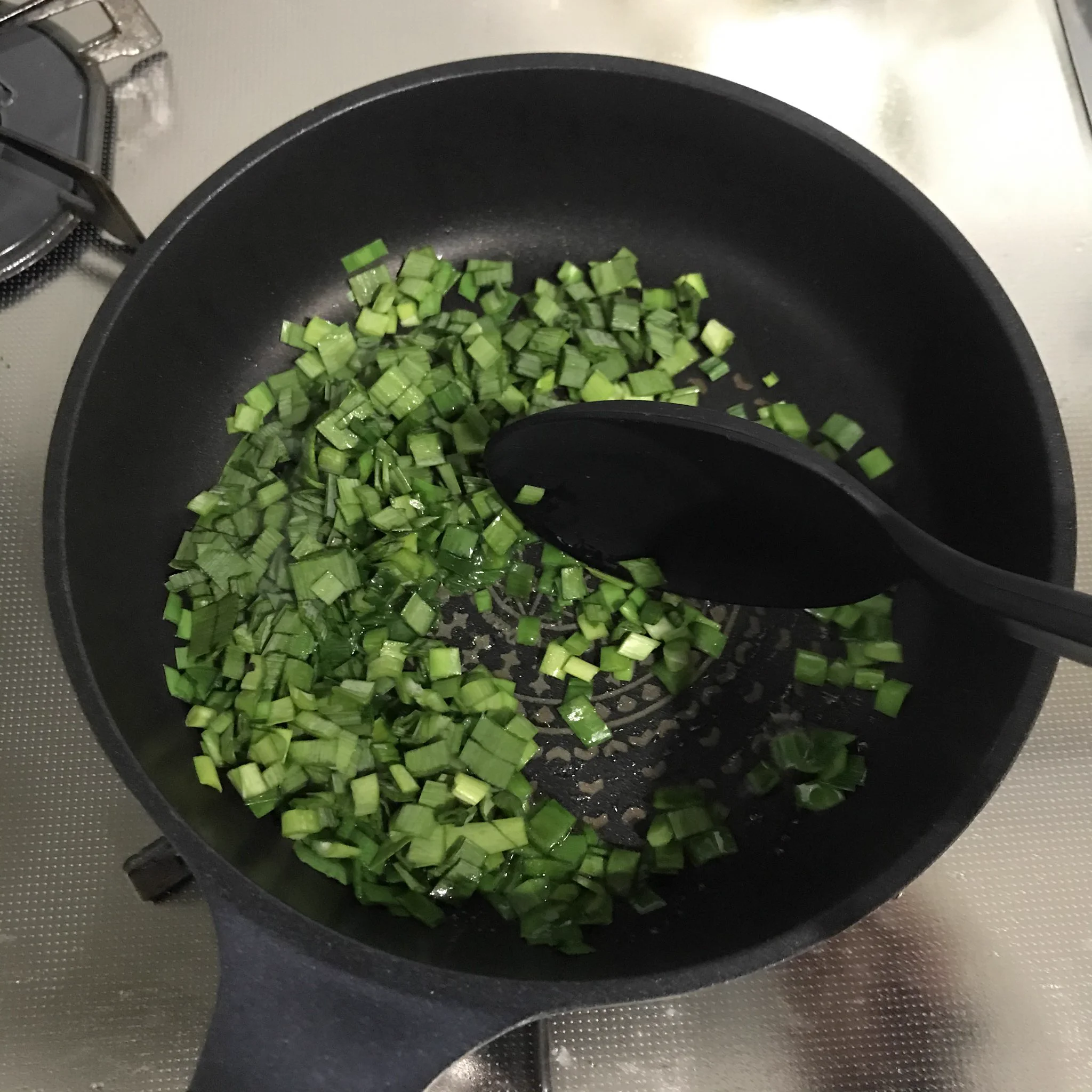 ニラ好きの方必見！ごま油が効いた旨辛ニラ卵かけご飯が絶品！ご飯が進みます！！