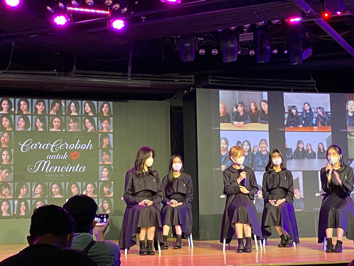 officialJKT48's tweet photo. Sesi tanya jawab Press Conference Single ke-22 JKT48 “Cara Ceroboh untuk Mencinta” Darashinai Aishikata.

#JKT48CaraCerobohUntukMencinta 
#WelcomeNewEraJKT48 
#DarashinaiAishikataJKT48One 
💋 https://t.co/NvqY6EROXh