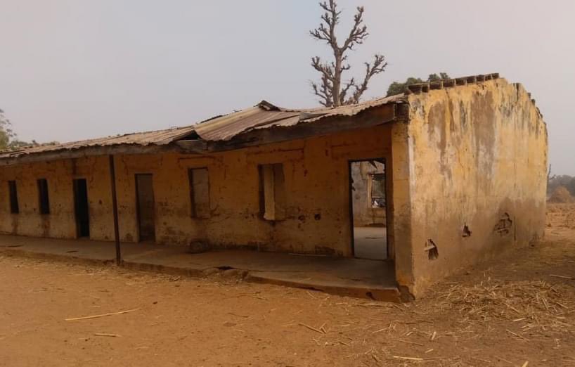 The American school building to ur left could be built by a Nigerian Senator’s allowance, the one to the right would  fetch kidnappers an amount that could build 10 of the school by the left! Nigeria is governed by the enemy of the Nigerian people! #Revolutionnow #Buharimustgo