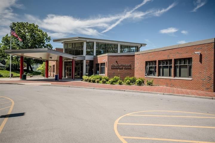 sowore's tweet photo. The American school building to ur left could be built by a Nigerian Senator’s allowance, the one to the right would  fetch kidnappers an amount that could build 10 of the school by the left! Nigeria is governed by the enemy of the Nigerian people! #Revolutionnow #Buharimustgo https://t.co/lDMiEM7lpH